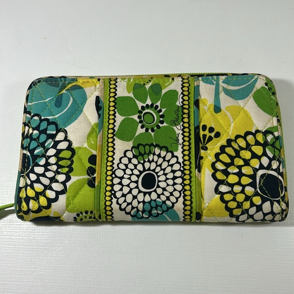 Vera Bradley iPad tablet case and zip around wallet. - Picture 9 of 10